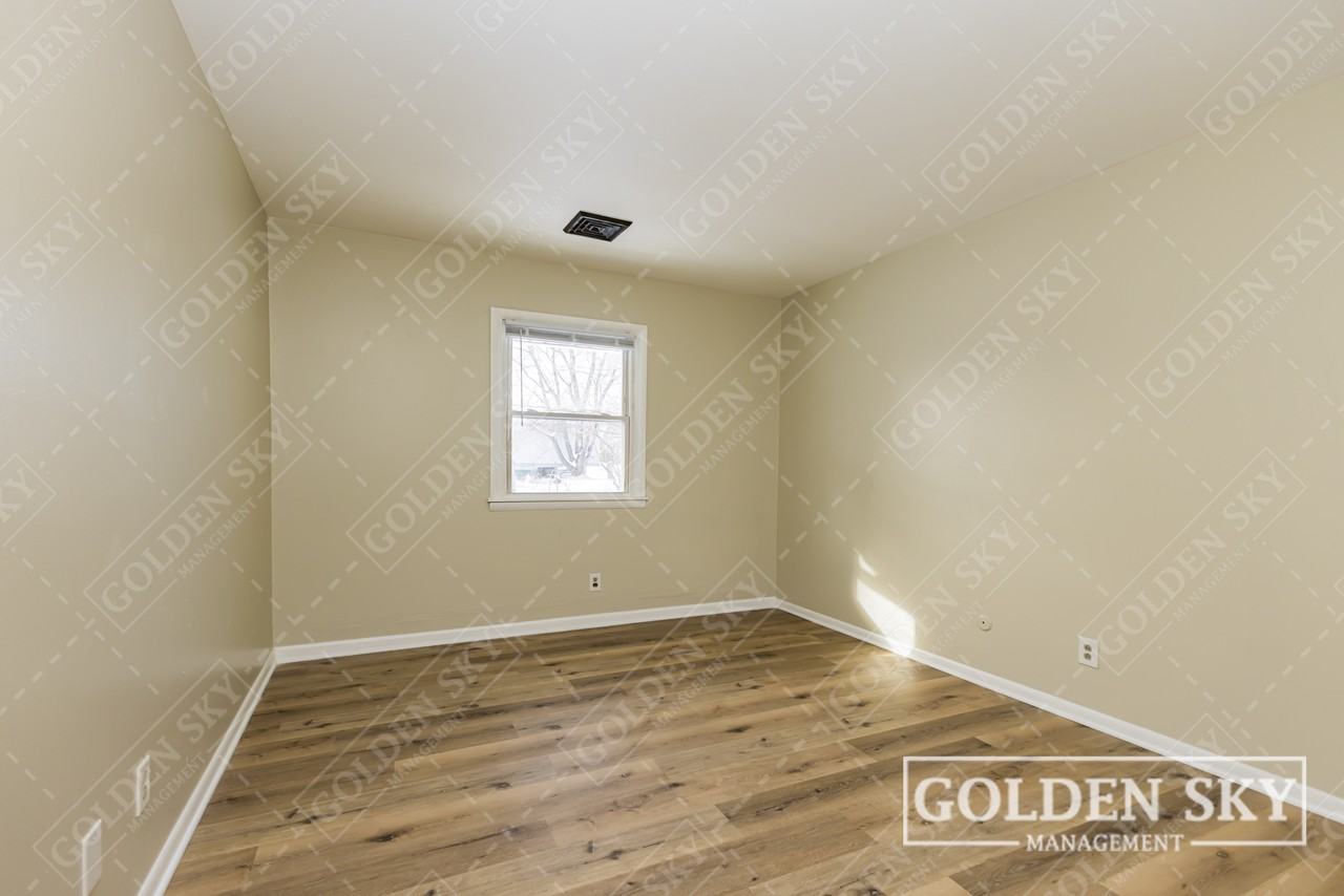 4611 South Madison Street - Photo 5 of 10