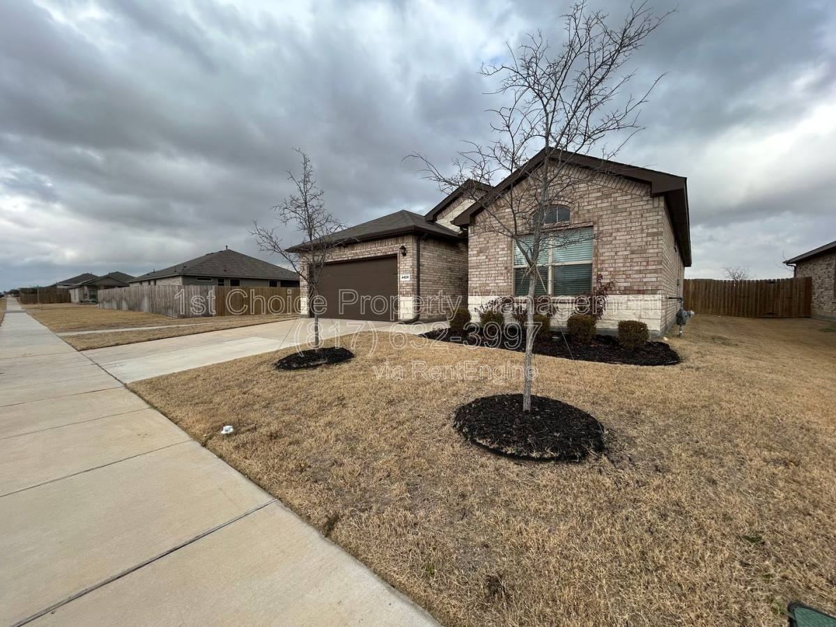 4424 Corktree Ln - Photo 3 of 10