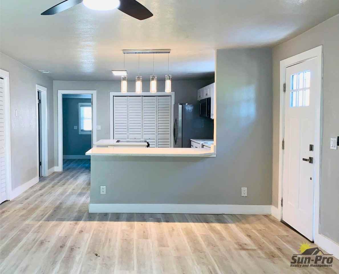 219 N Ridgewood Ave - Photo 3 of 10