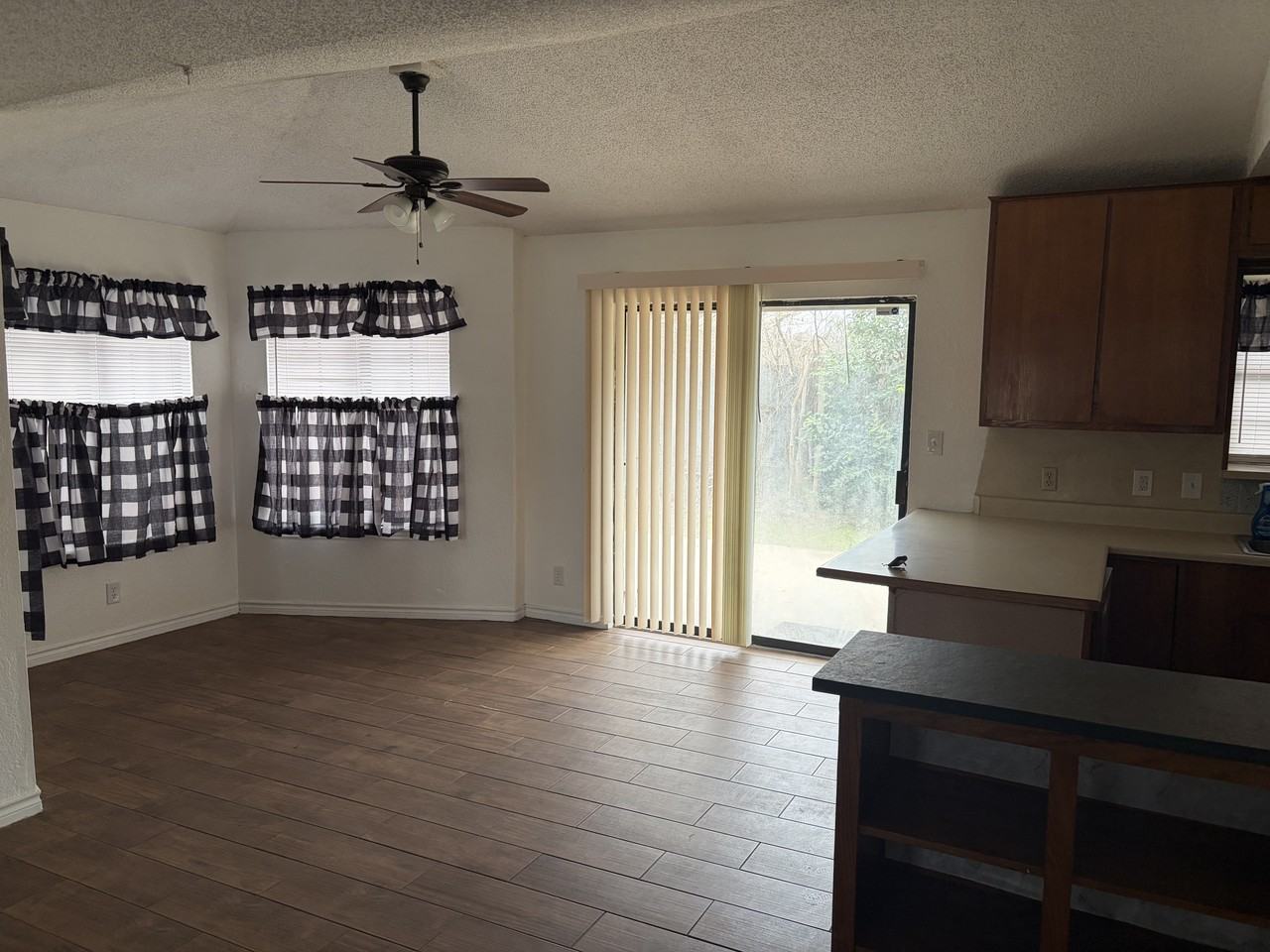 BC 3271 - Photo 2 of 10