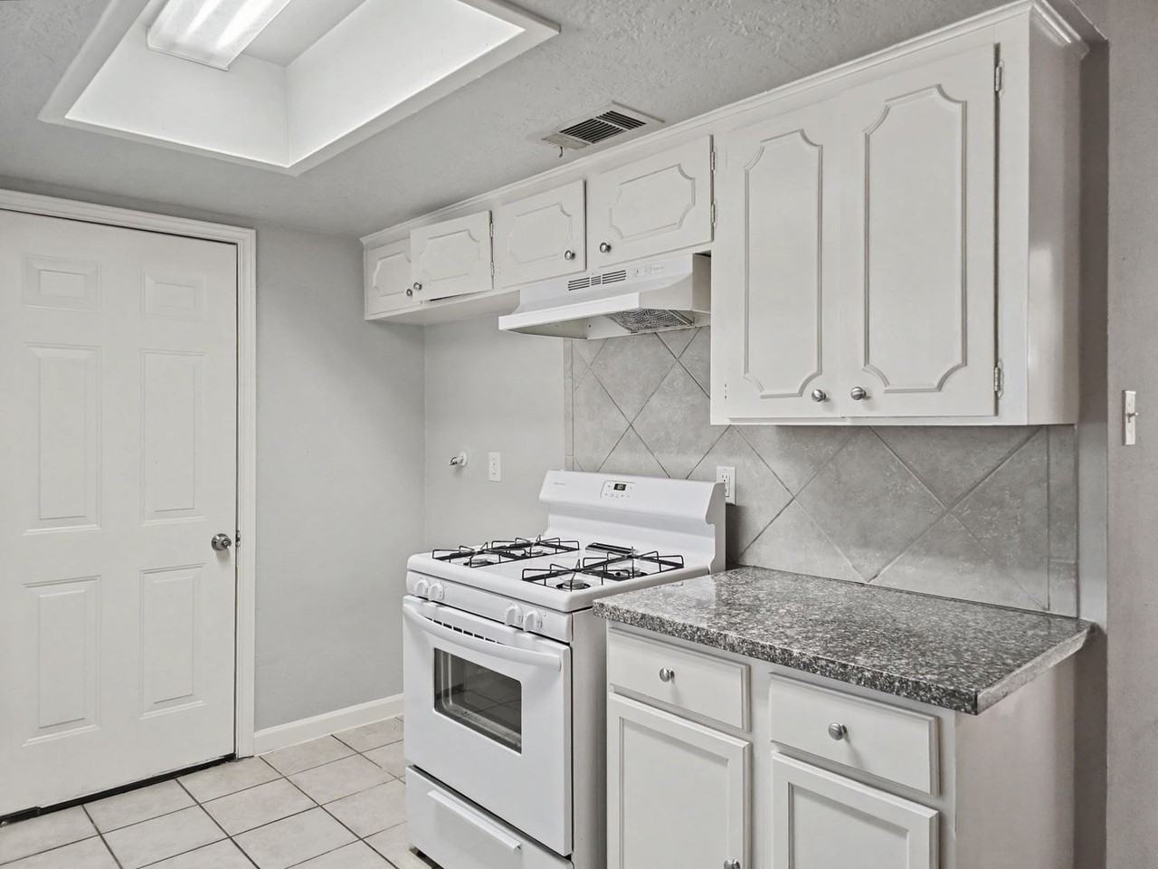 9119 Glenbury Dr - Photo 7 of 20