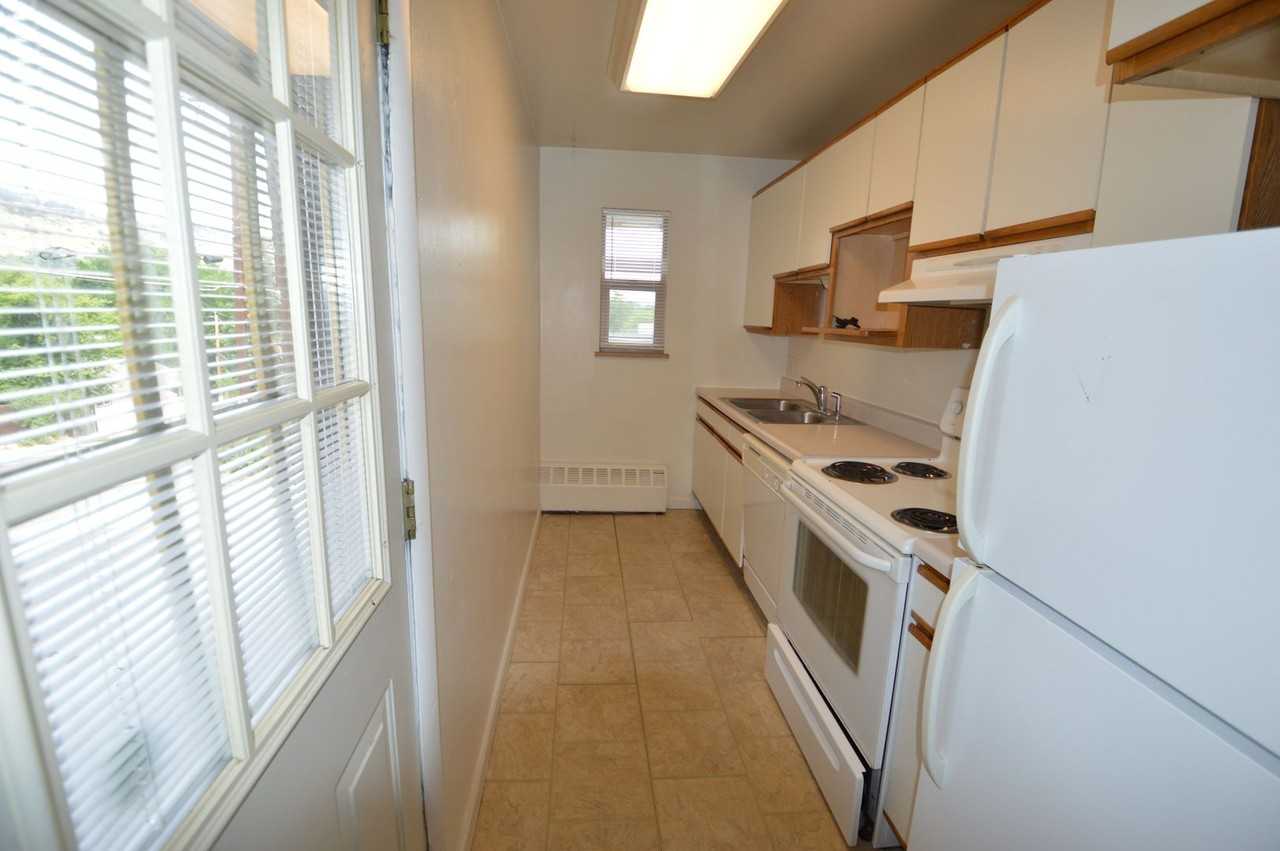 911-933 Portland Place - Photo 3 of 23