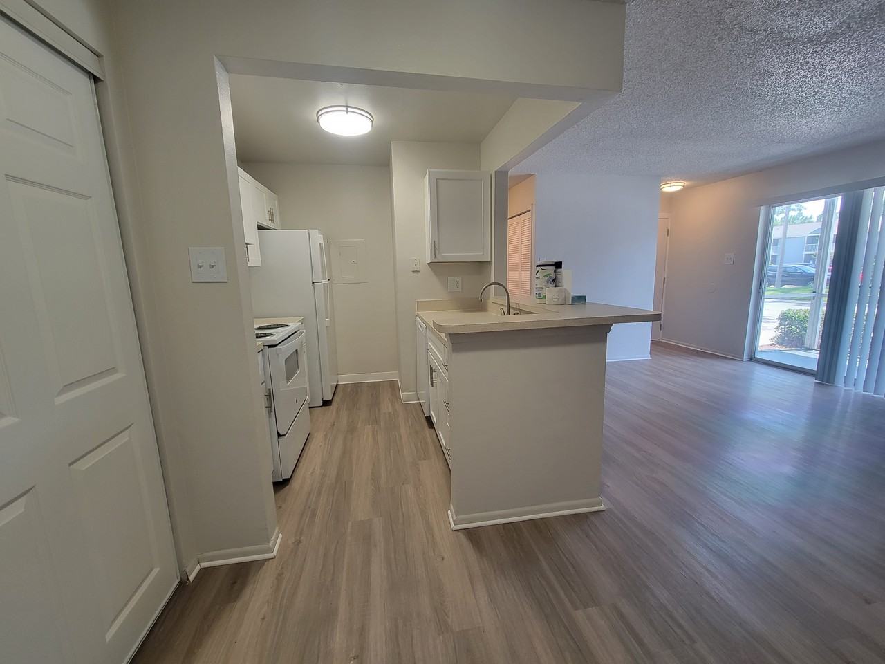 10-104 - Photo 3 of 7