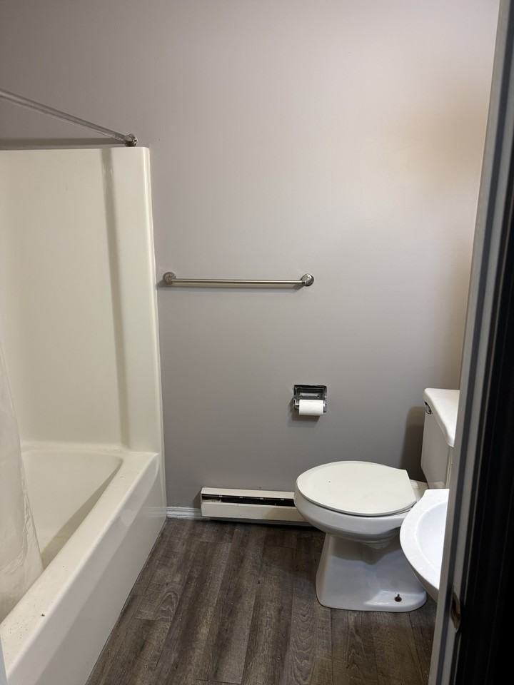 710 South Walnut Street - Photo 2 of 5