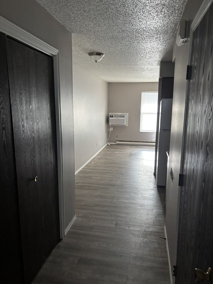 710 South Walnut Street - Photo 4 of 5