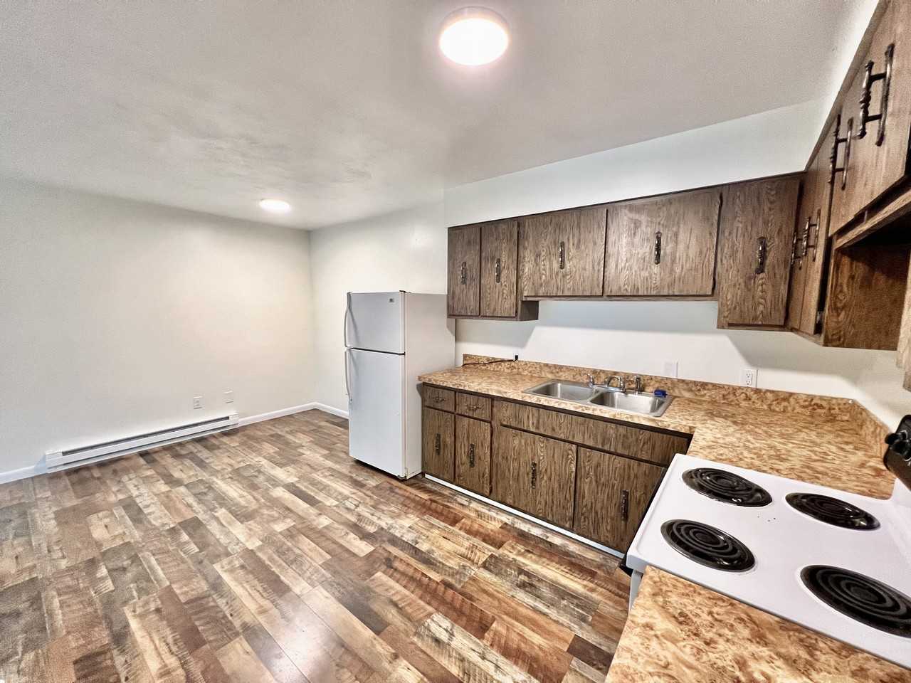 302 North Spring Street - Photo 4 of 14