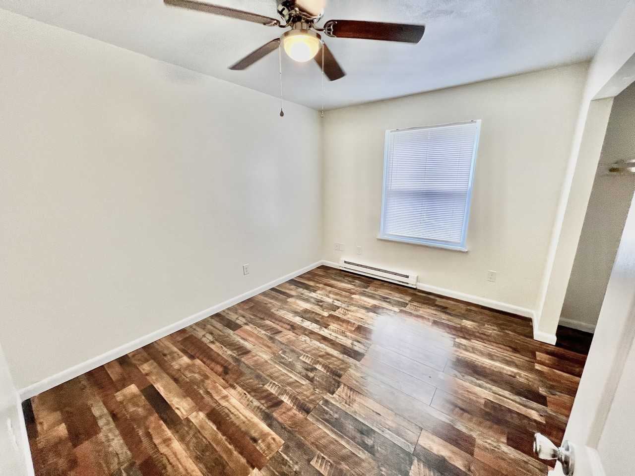 302 North Spring Street - Photo 5 of 14