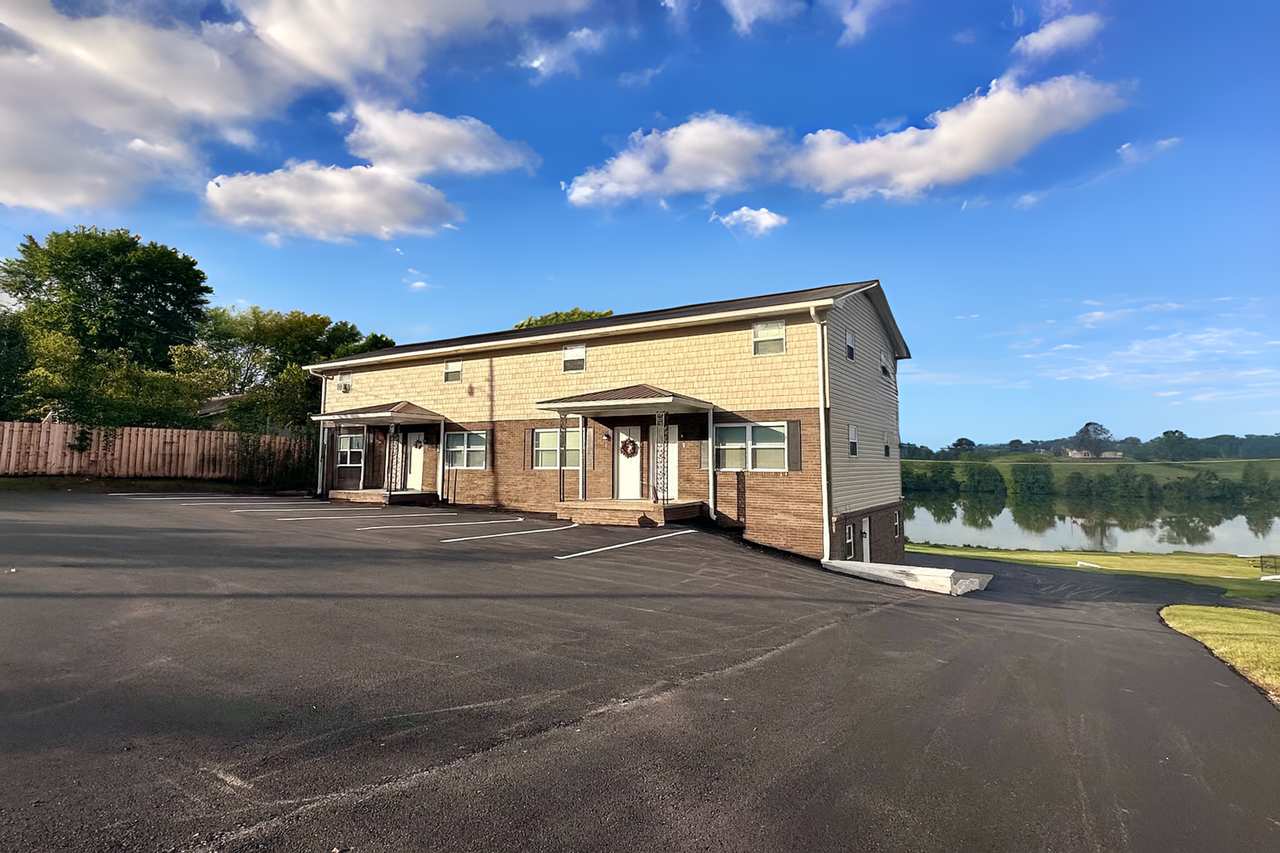 Rand Lakeside Apartment Homes - Photo 3 of 9