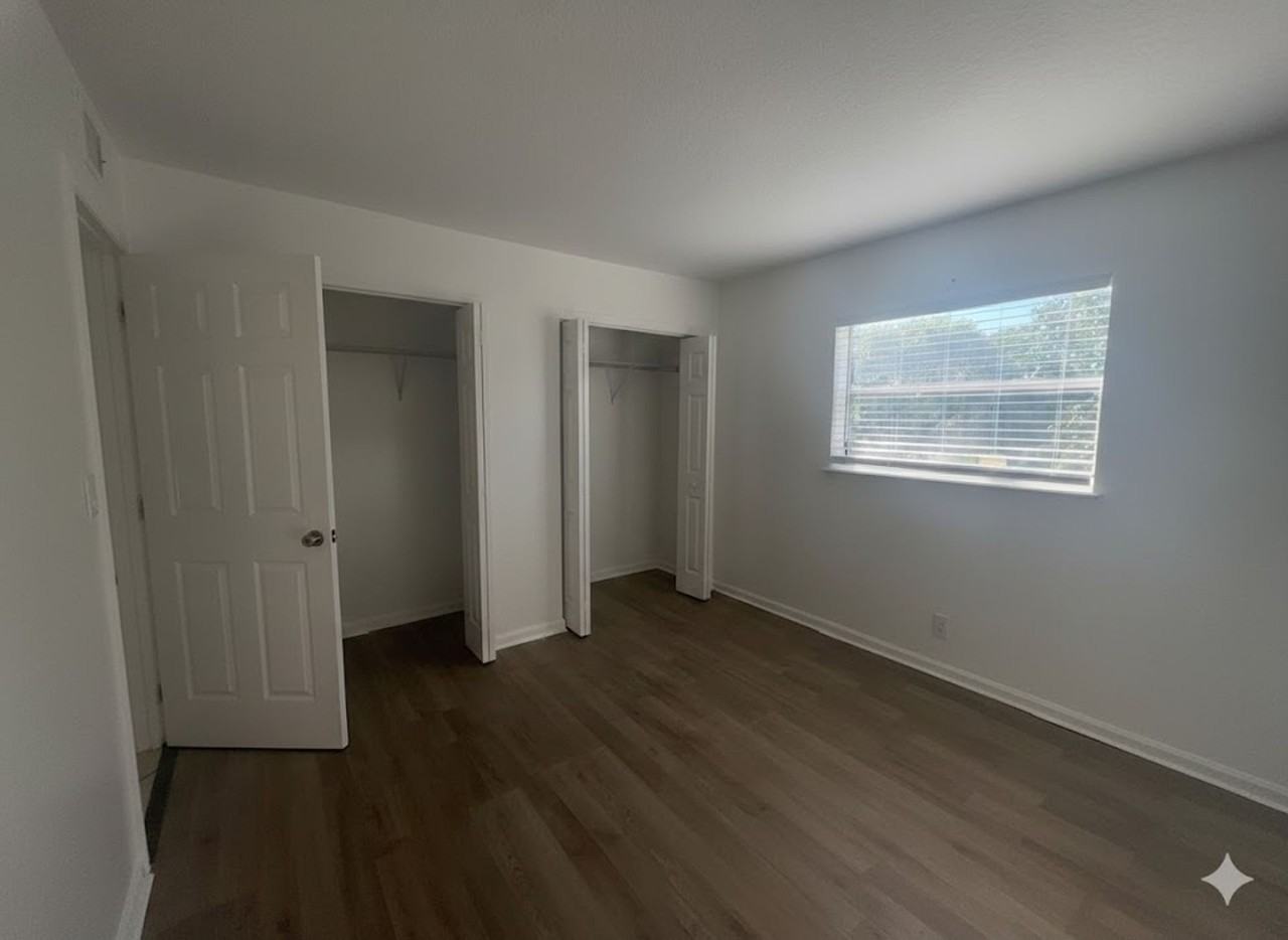 8 SE 19th Ave  Pompano Beach, FL 33060 - Photo 4 of 6