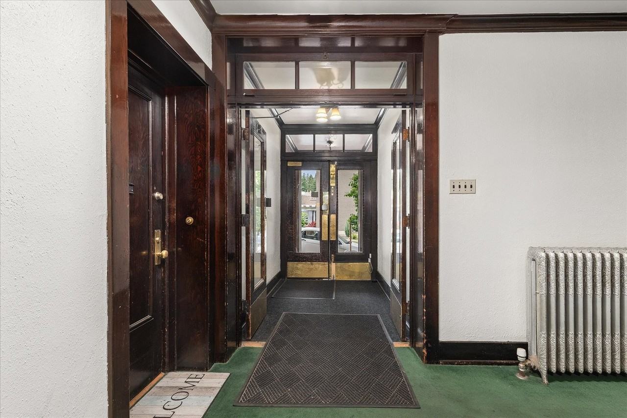 729 South Bernard Street - Photo 4 of 50