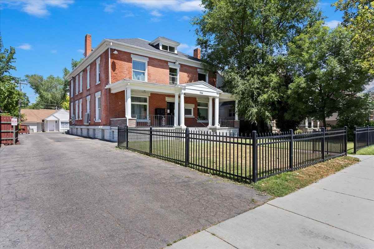 724 24th Street - Photo 2 of 17