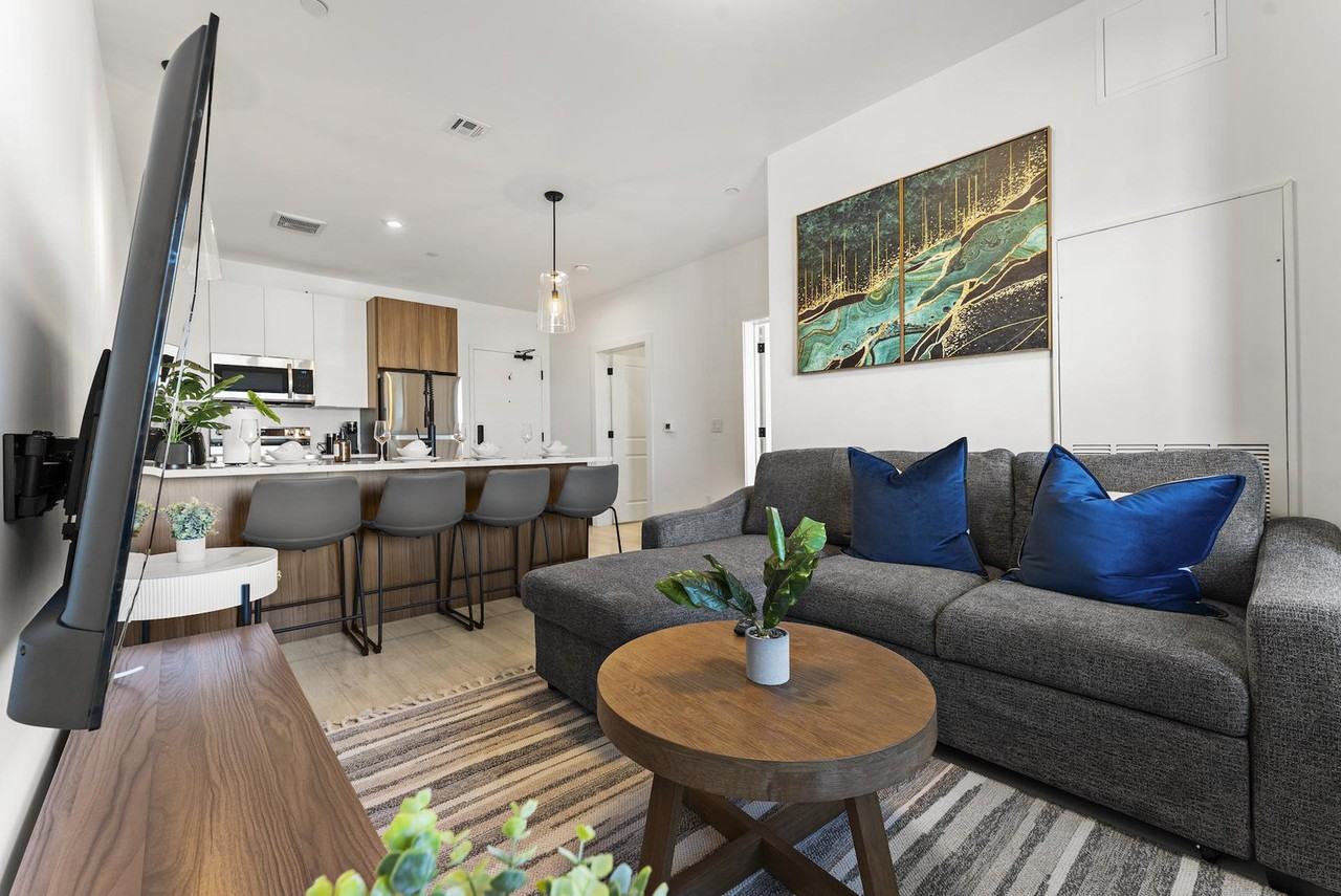 600 Broadway #1240271P - Photo 4 of 18