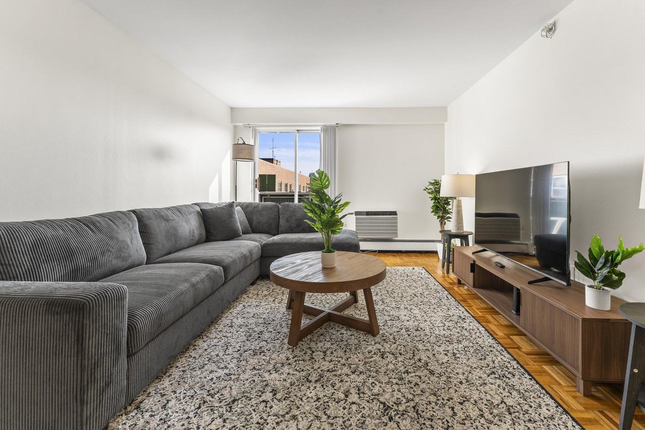 175 Freeman St #1240323P - Photo 2 of 31