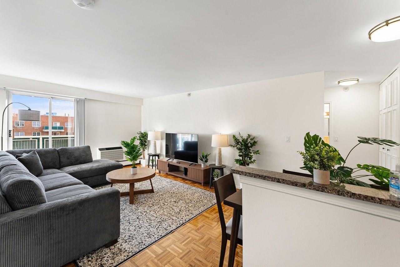 175 Freeman St #1240323P - Photo 5 of 31