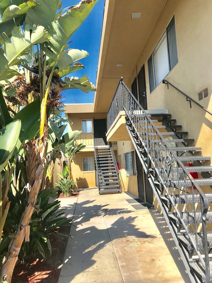 4580 33rd St - Photo 2 of 18