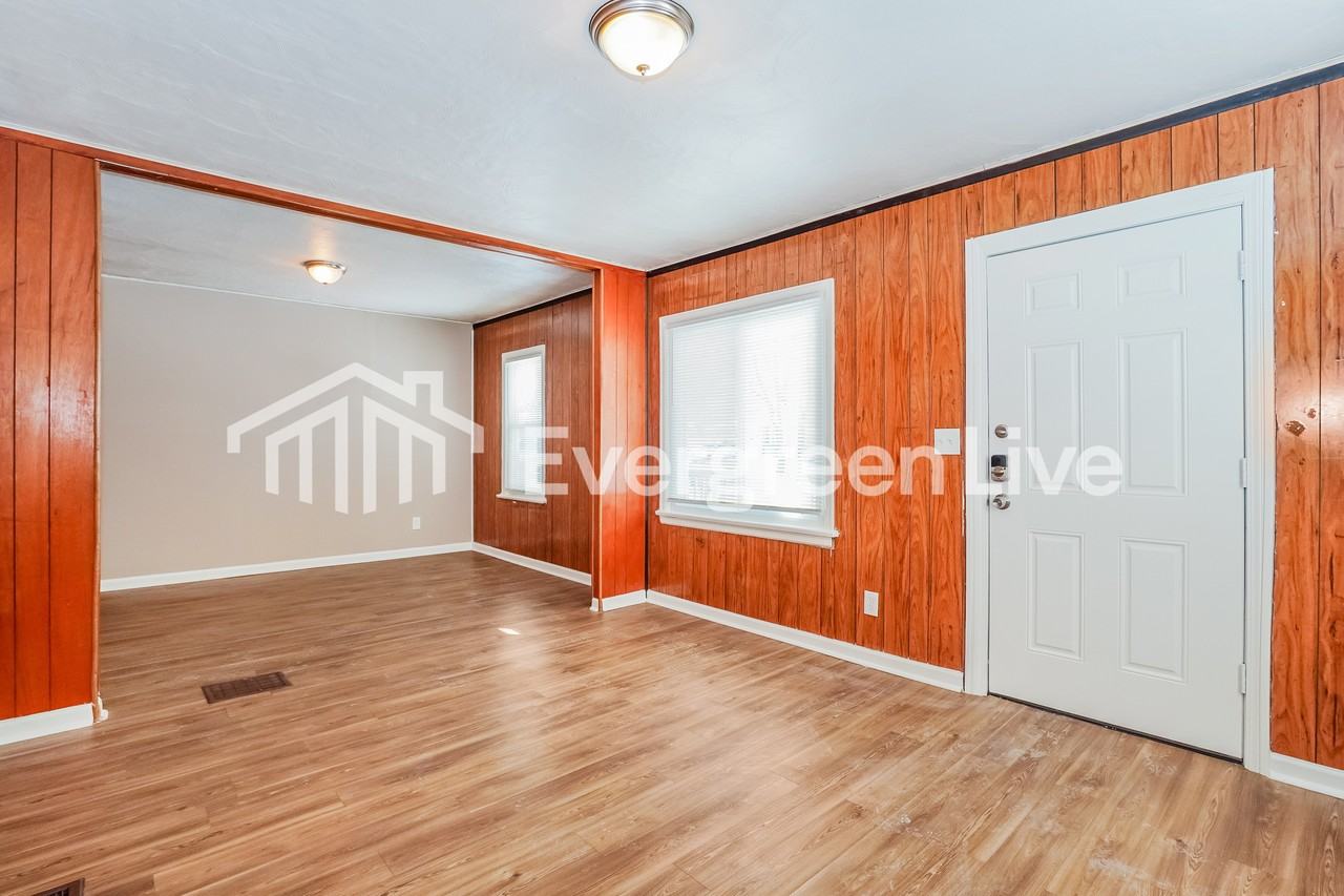 2543 Hiawatha St - Photo 3 of 15