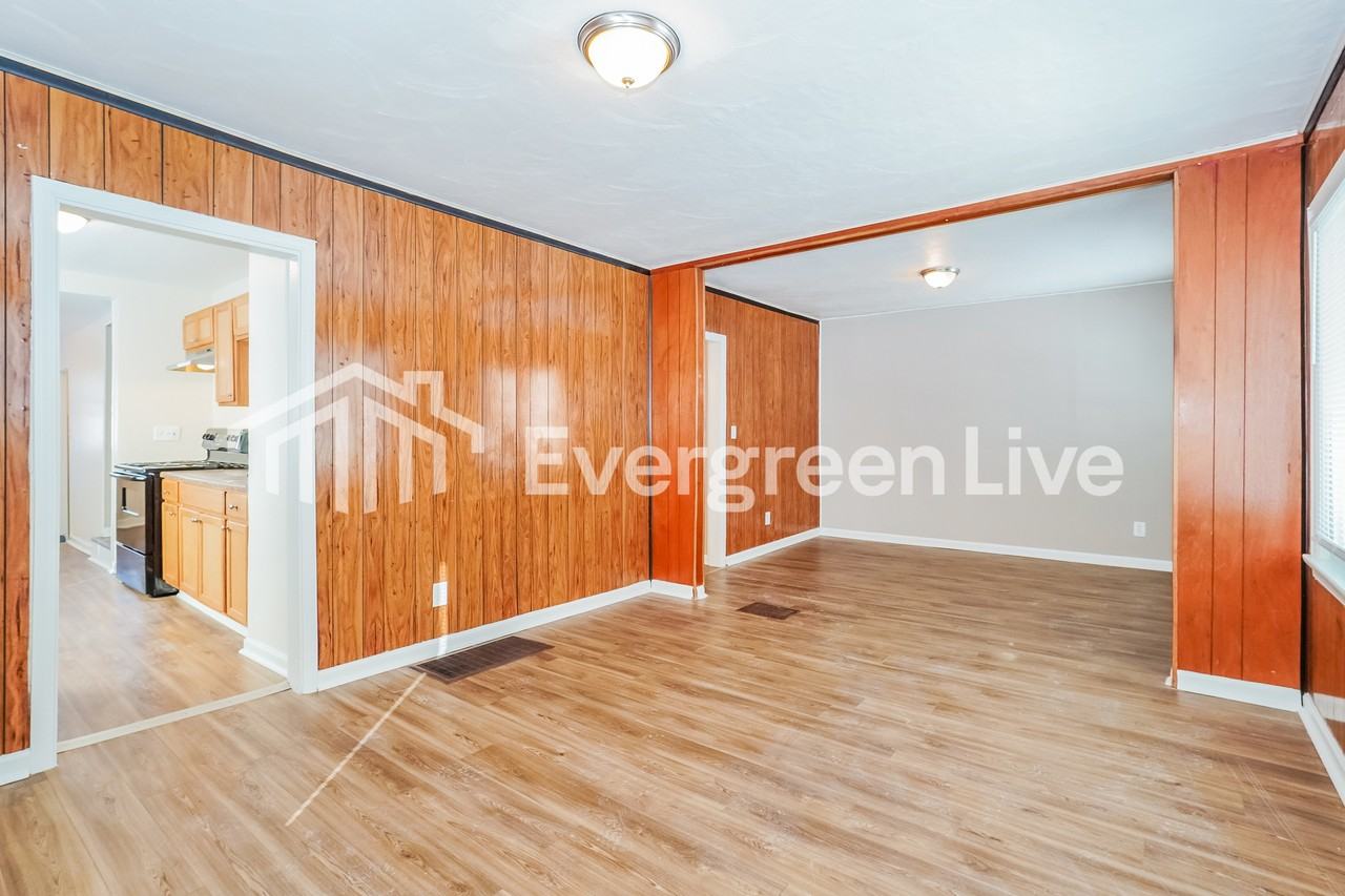 2543 Hiawatha St - Photo 6 of 15