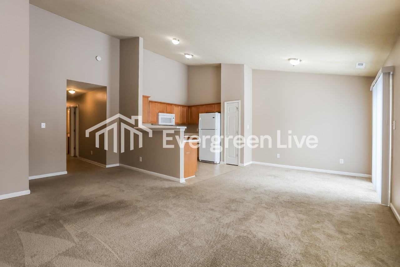 2005 Lisa Walk Dr - Photo 3 of 15