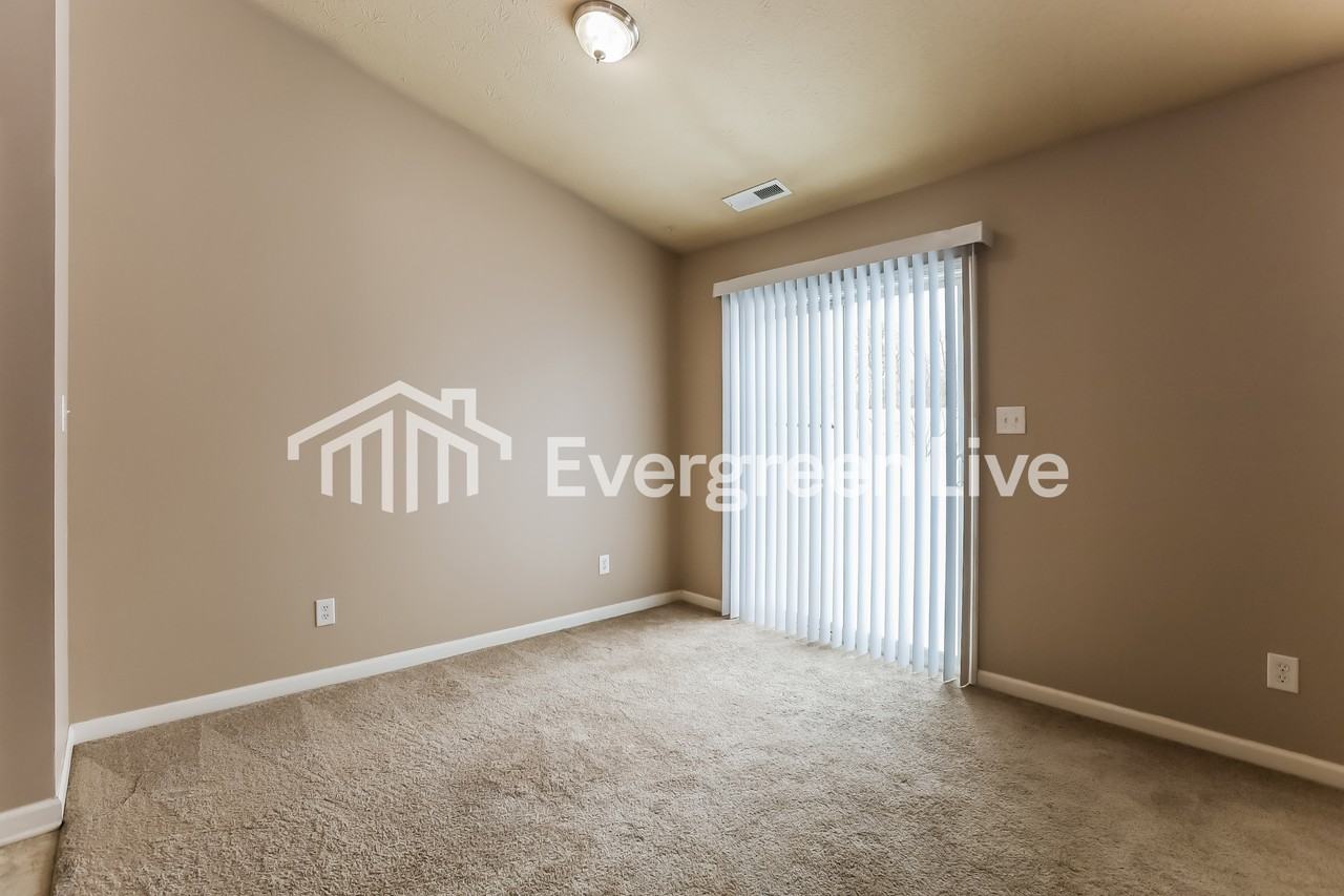 2005 Lisa Walk Dr - Photo 4 of 15