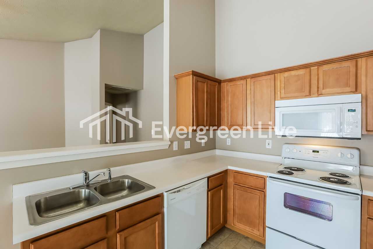 2005 Lisa Walk Dr - Photo 5 of 15