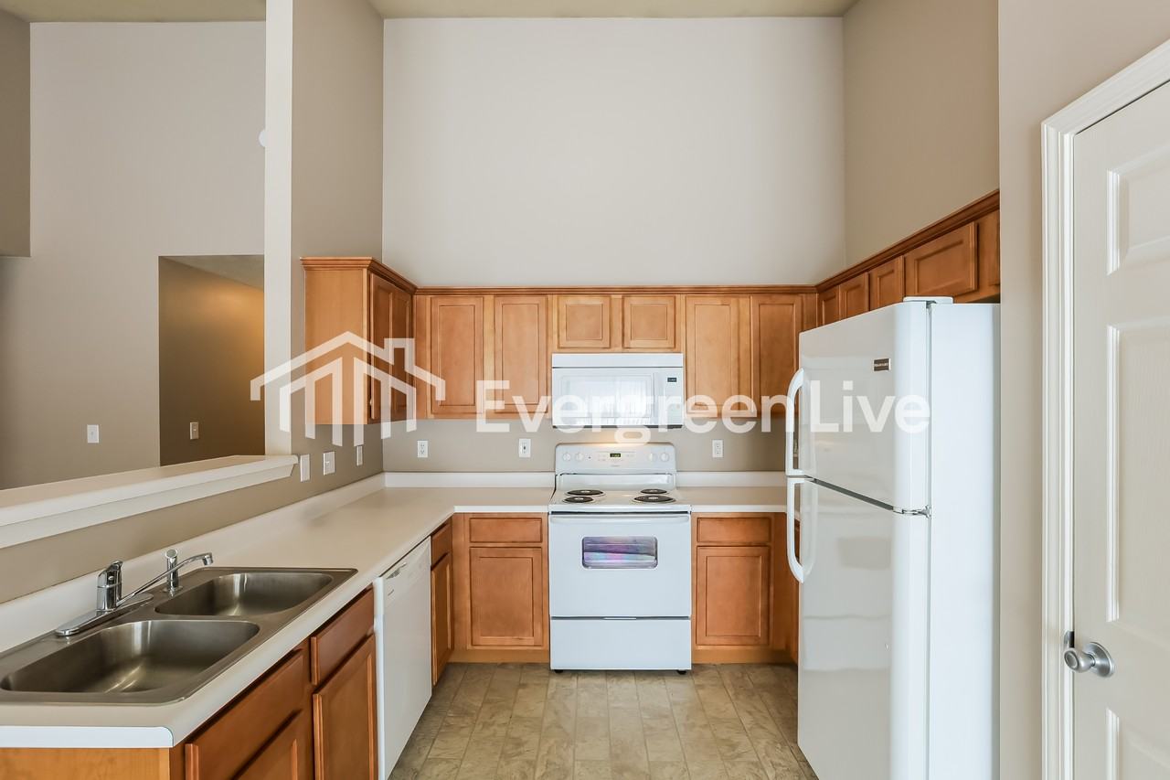 2005 Lisa Walk Dr - Photo 6 of 15