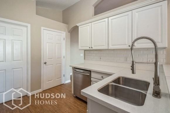 120 Rockhill Dr - Photo 5 of 19