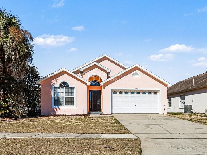 1555 Indian Oaks Trl