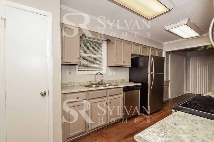 2435 Burgundy Dr - Photo 6 of 16