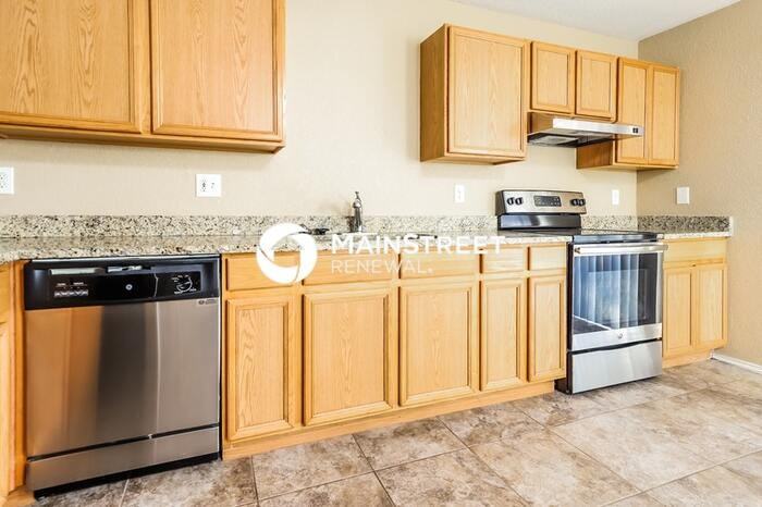 428 Centroloma St - Photo 5 of 17