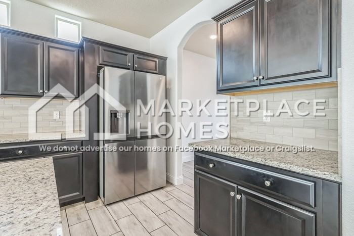 2426 Valdes Dr - Photo 5 of 28