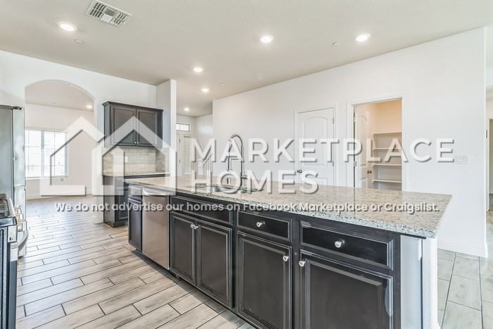 2426 Valdes Dr - Photo 6 of 28