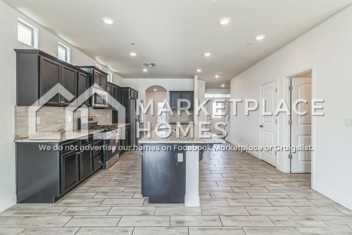 2426 Valdes Dr - Photo 7 of 28