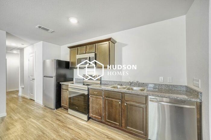 708 S 24th St #A - Photo 4 of 14