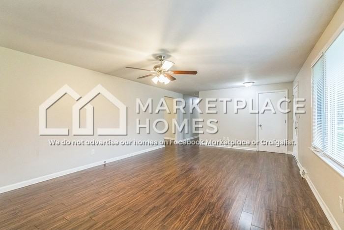 4915 Jaysue St - Photo 3 of 24