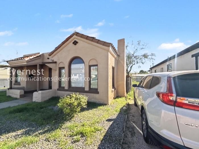 934 E 7th St - Photo 3 of 44