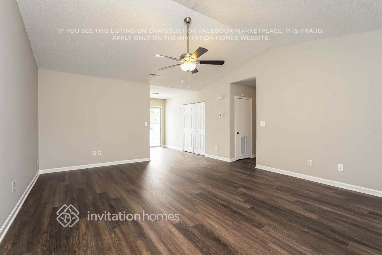 2683 Stratford Lake Ct - Photo 5 of 17