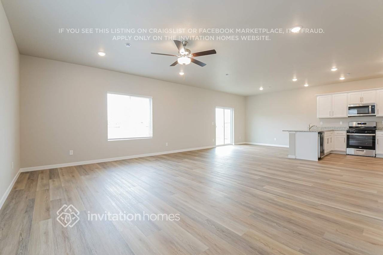 7406 Green River Ave - Photo 4 of 18