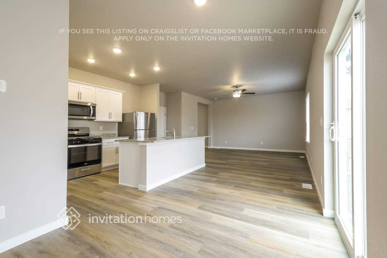 7410 Green River Ave - Photo 7 of 18