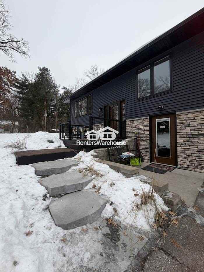 1130 Hallam Ave N - Photo 2 of 25