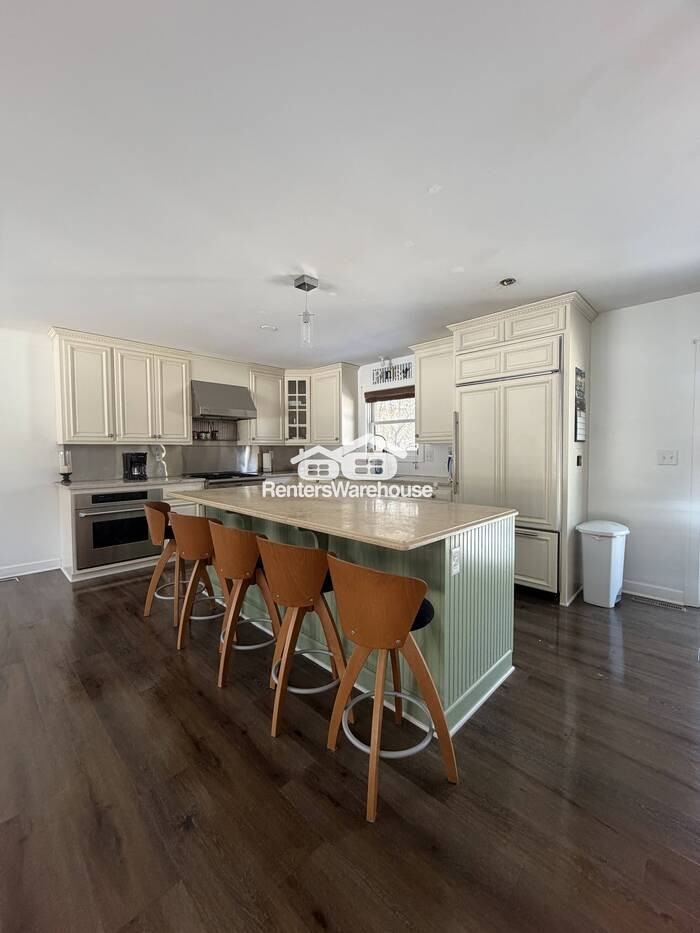 1130 Hallam Ave N - Photo 4 of 25