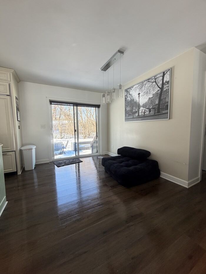 1130 Hallam Ave N - Photo 6 of 25