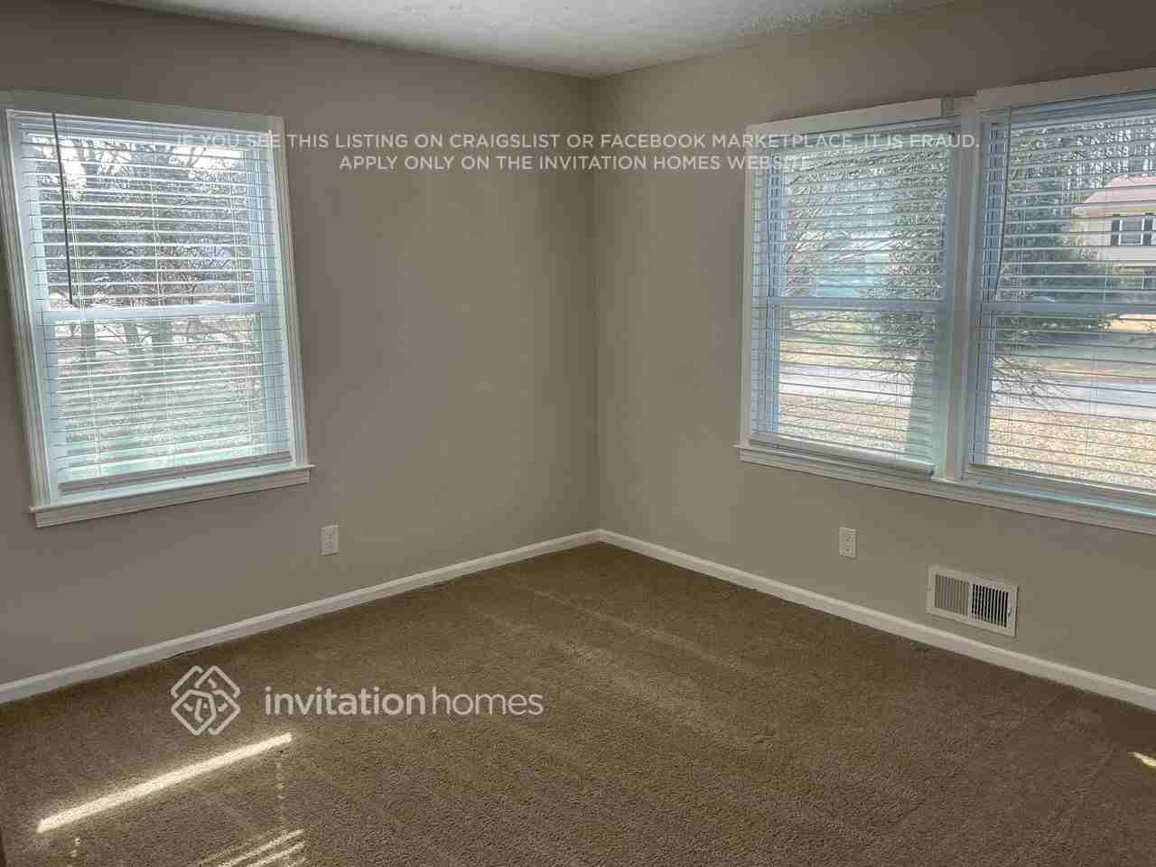 3648 Fairlane Dr - Photo 6 of 12