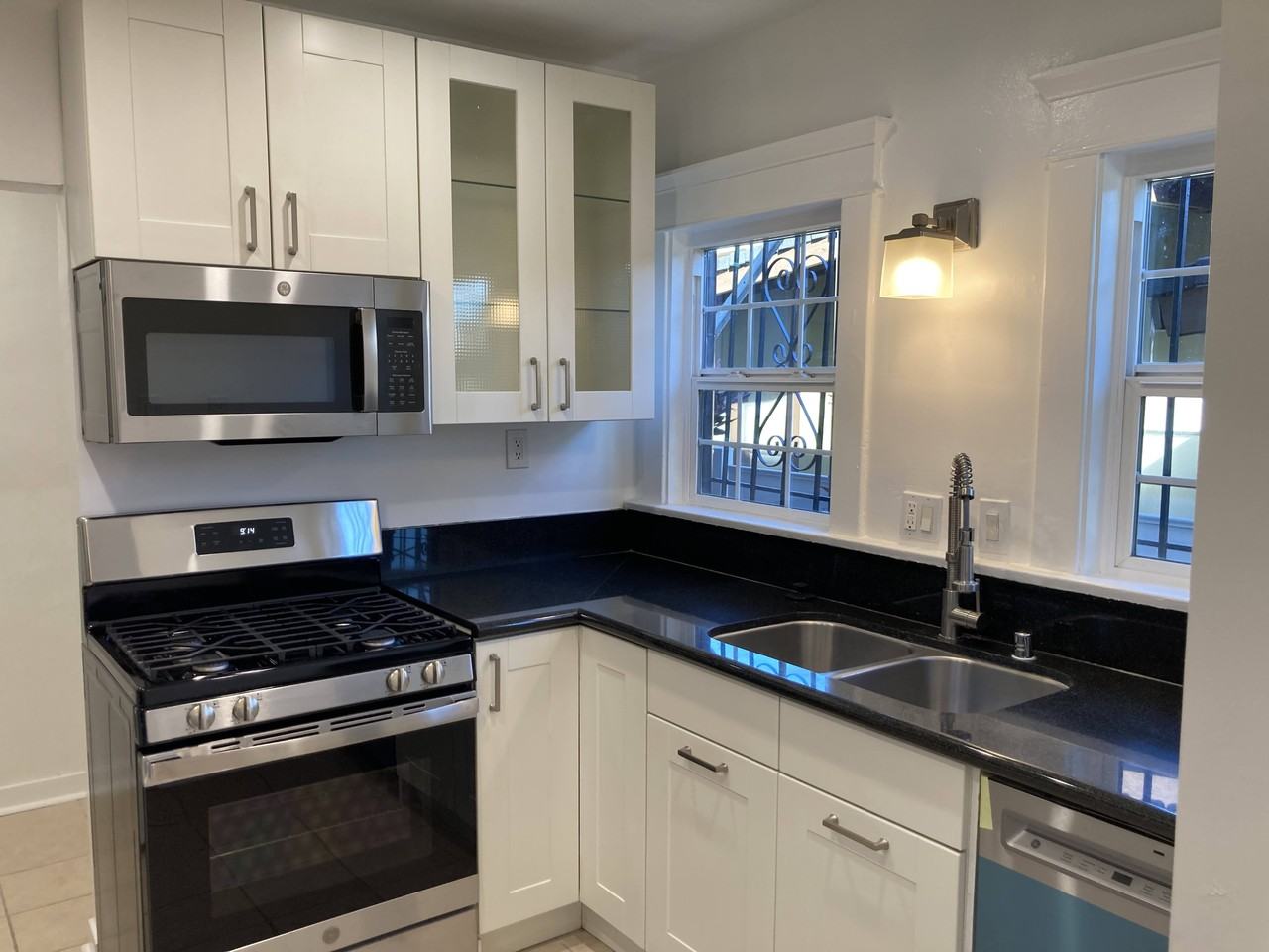 300 N Wilton Pl #300 - Photo 4 of 12