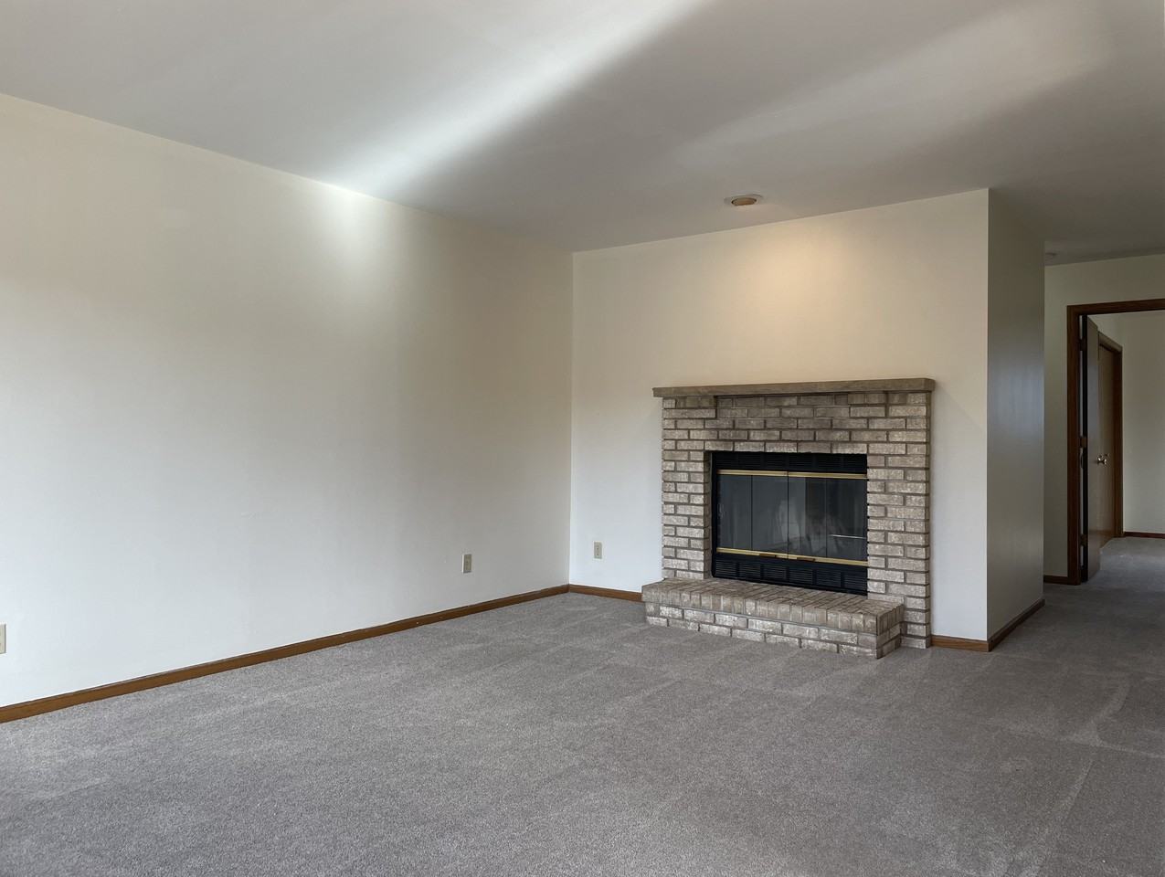 1401 Mckenna Blvd #3 - Photo 4 of 27