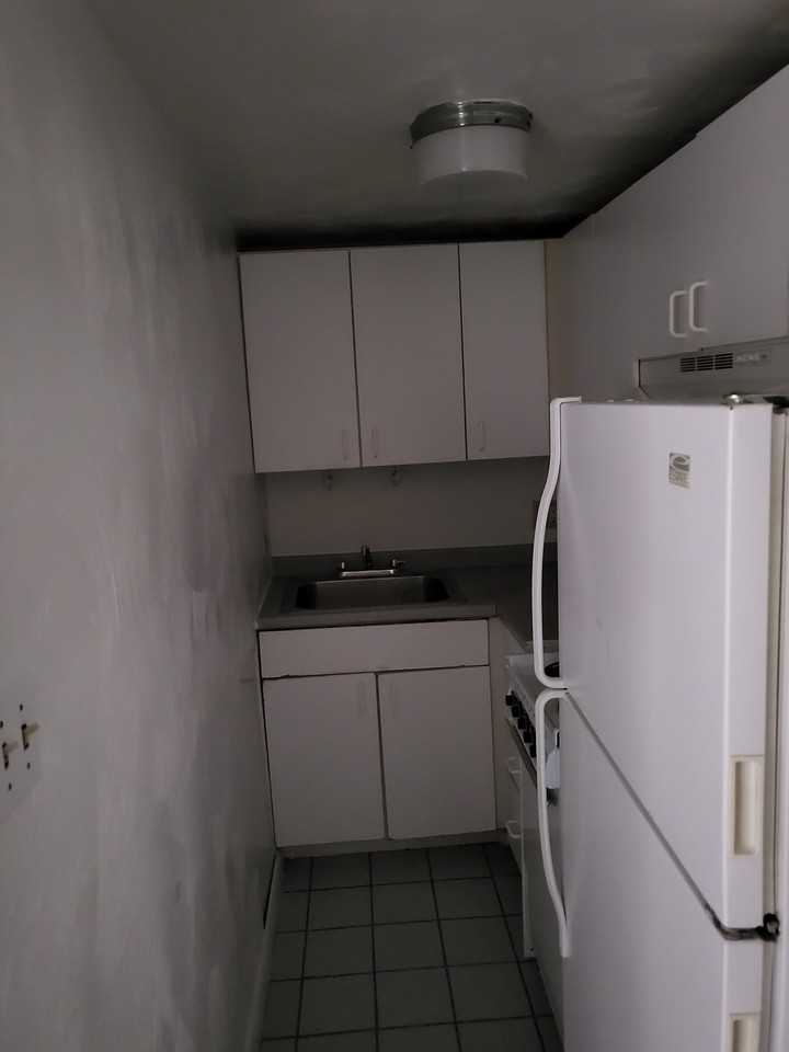 900 Park Ave #06 - Photo 6 of 10