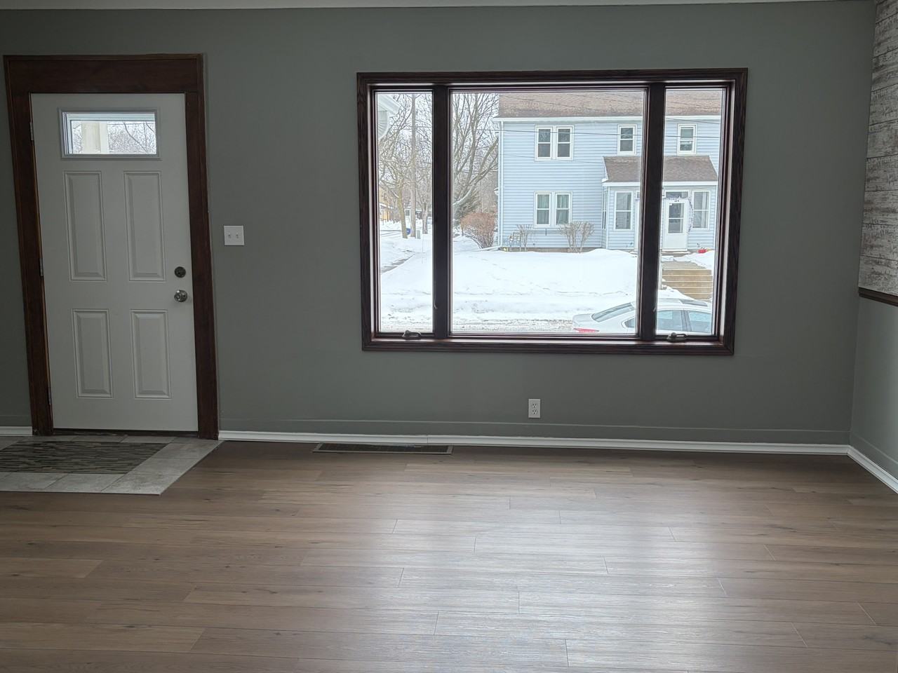 629 8th Ave N #NA - Photo 2 of 8