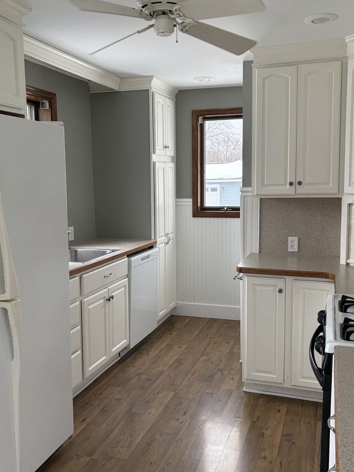 629 8th Ave N #NA - Photo 7 of 8