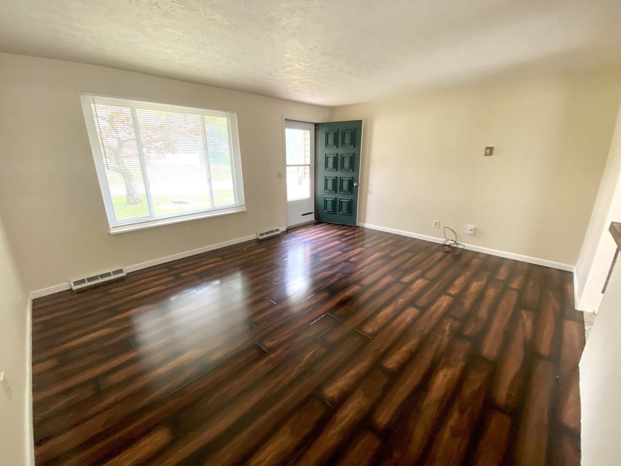 1827 Thackeray Ave Nw #1827 - Photo 3 of 20