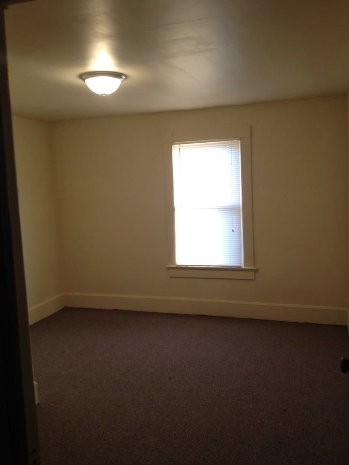 27 E Kerr St #B - Photo 4 of 9