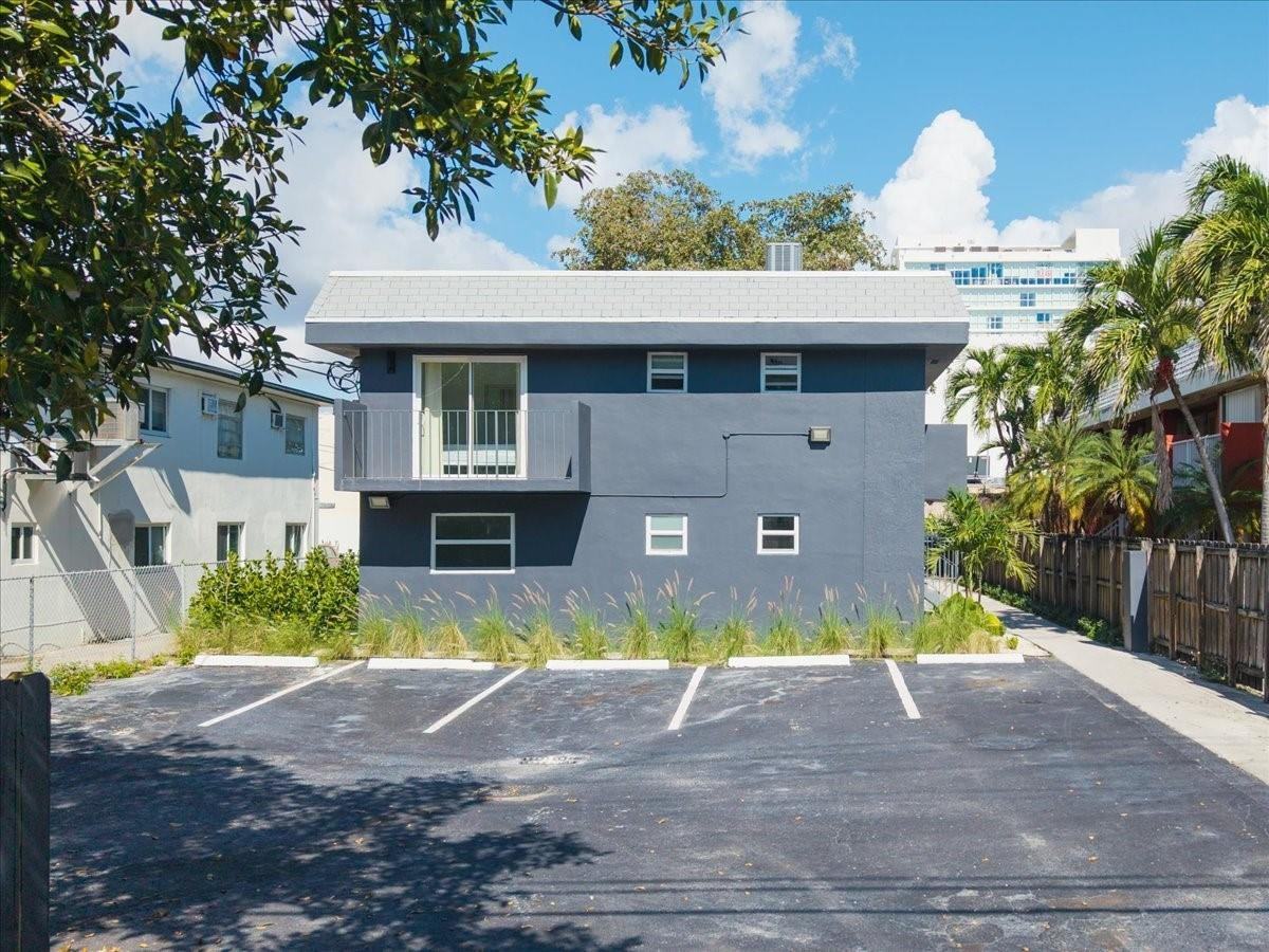 421 Sw 9th St #3 - Photo 2 of 20